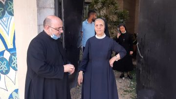 gaza-priest-and-sisters-2-1200-800